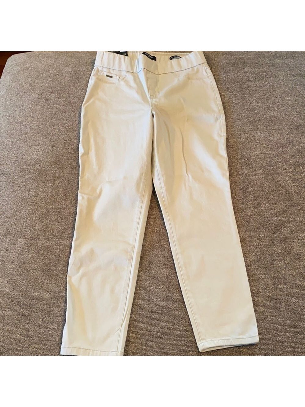 𝅺nine West pull on crop pants; size 8. NWT